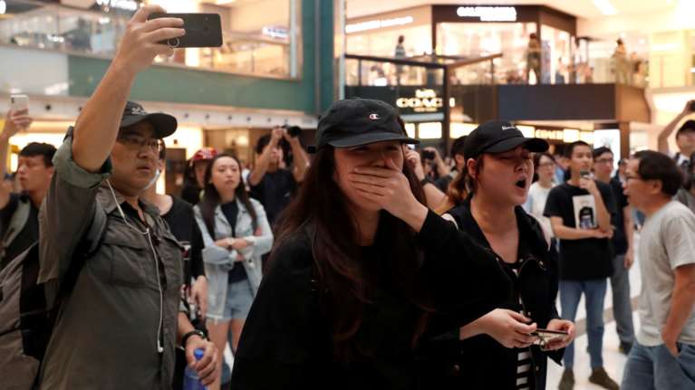 Χονγκ Κονγκ: Τρεις σοβαρά τραυματίες μετά τα νέα επεισόδια [φωτό]