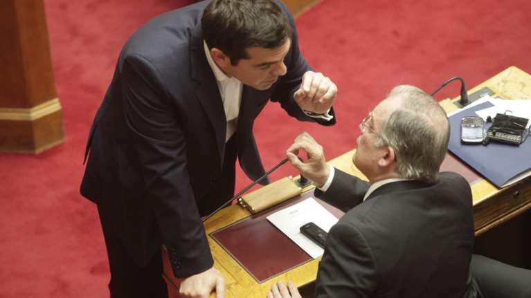 Επιμένει ο Τσίπρας για τους δύο - Τι απαντά ο Κώστας Τασούλας