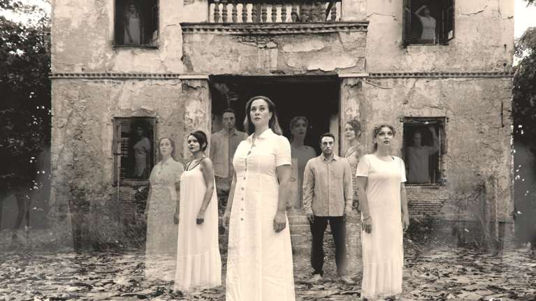 Το κτίριο: μια παράσταση στο ιστορικό Μερόπειο της Ακρόπολης