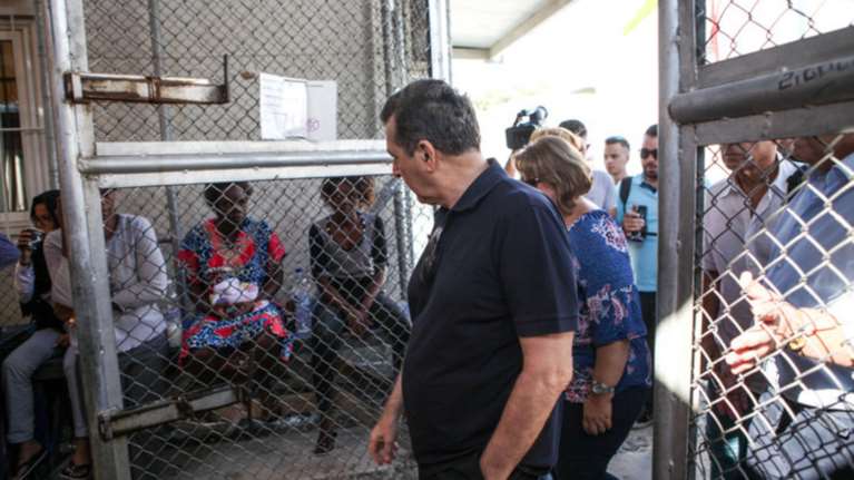 Χρυσοχοϊδης: «Πέρα από κάθε δυνατότητα διαχείρισης το προσφυγικό»