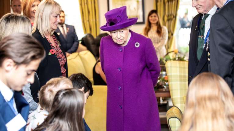 Βρετανία: Η Ελισάβετ εγκαταλείπει επίσημα την αληθινή γούνα