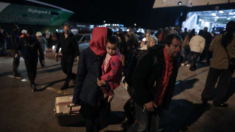 Στον Πειραιά πρόσφυγες από Μυτιλήνη και Χίο