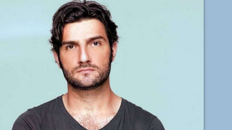 Νίκος Κουρής: Στην παραλία με τον ολόιδιο 16χρονο γιο του - Η απίστευτη ομοιότητα