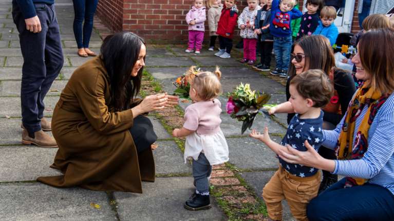Ο Αρτσι μπουσουλάει και έχει δύο δόντια: Τι αποκάλυψε η Μέγκαν [Εικόνες]