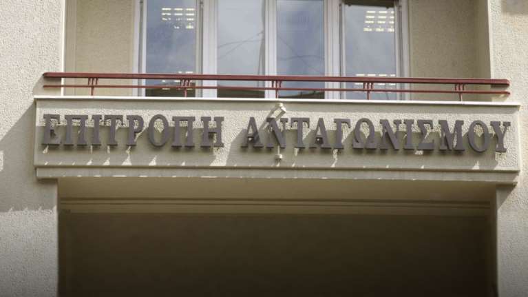 Εφοδος στις τράπεζες: &quot;Αντέγραψαν τους σκληρούς δίσκους Η/Υ&quot;