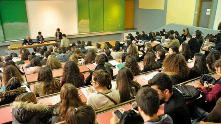 Βόμβα  από το υπ. Παιδείας. Αναστολή λειτουργίας σε 38 τμήματα ΑΕΙ