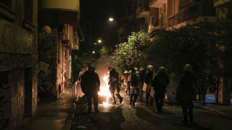 ΚΙΝΑΛ για την επίθεση στα γραφεία του: Από τύχη δε θρηνήσαμε ζωές