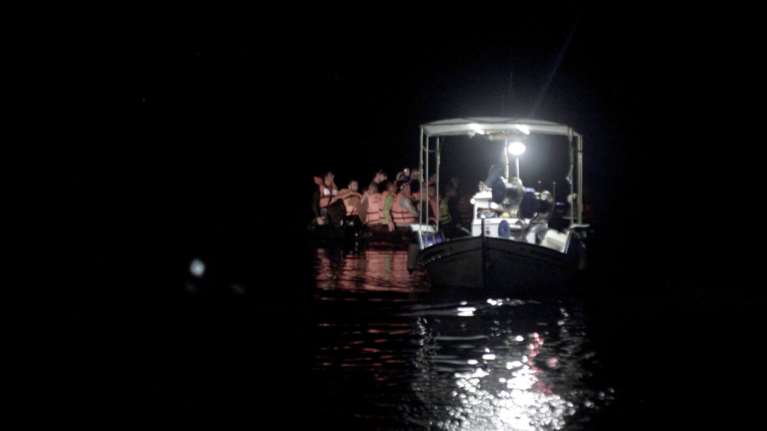 Αγνοείται 28χρονος μετανάστης - Έπεσε στη θάλασσα από λέμβο