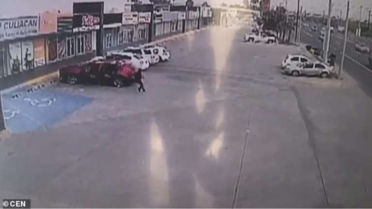 Μεξικό: 150 σφαίρες σε αστυνομικό που έπιασε το γιο του Ελ Τσάπο (βίντεο)