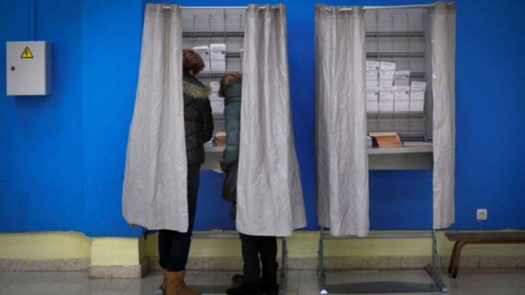 Ισπανία:Νίκη με απώλειες για τους σοσιαλιστές,η ακροδεξιά διπλασιάζει έδρες