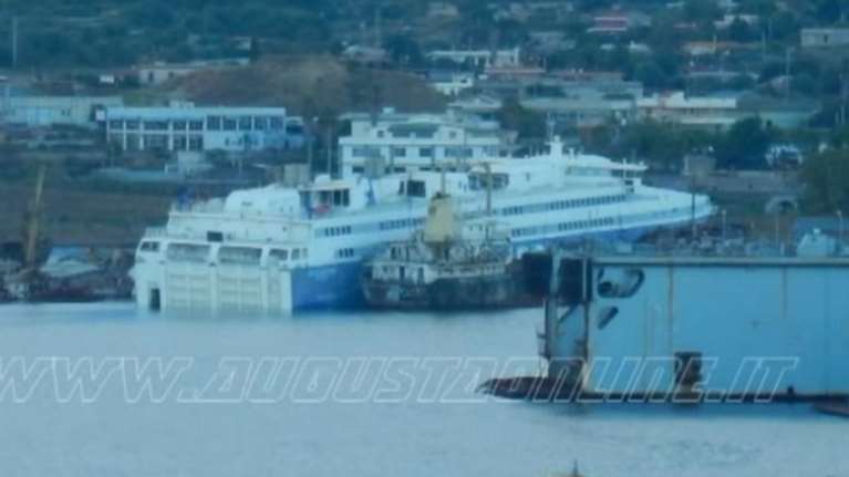 Σαπίζει στην Αουγκούστα της Ιταλίας το «Αίολος Κεντέρης» [βίντεο]