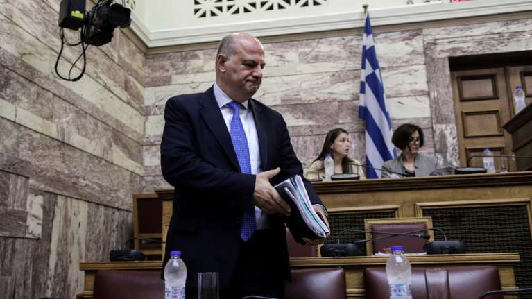 Φυλάκιση έως 2 χρόνια για όποιον κακόβουλα καθυβρίζει τα θεία