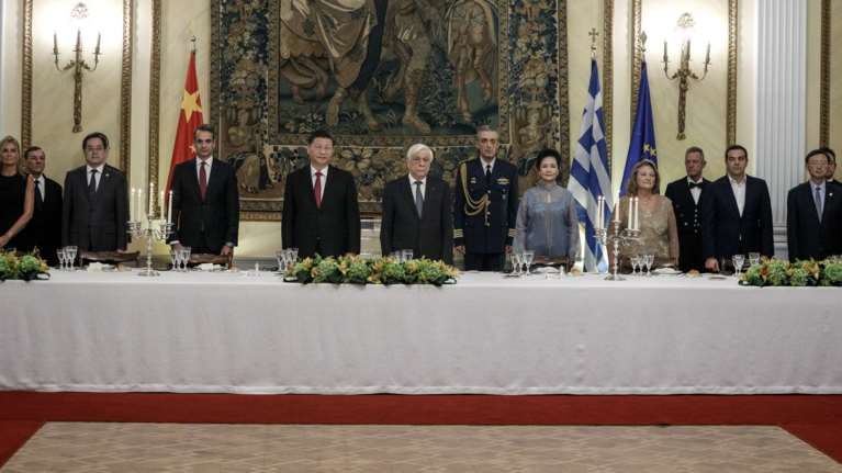Τα στιγμιότυπα από το δείπνο στο προεδρικό προς τιμήν του Σι