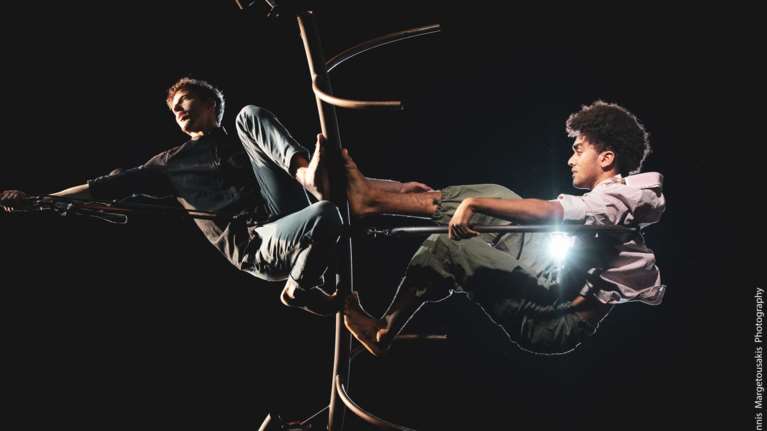 Πρώτες φωτογραφίες με τους ακροβάτες του "Και Όμως Κινείται"