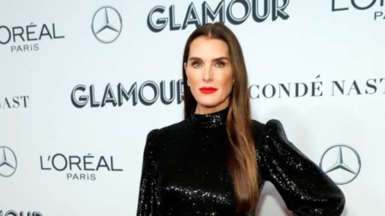 Μπρουκ Σιλντς: Θεά με σούπερ μίνι party dress και χωρίς μπότοξ στα 54 της