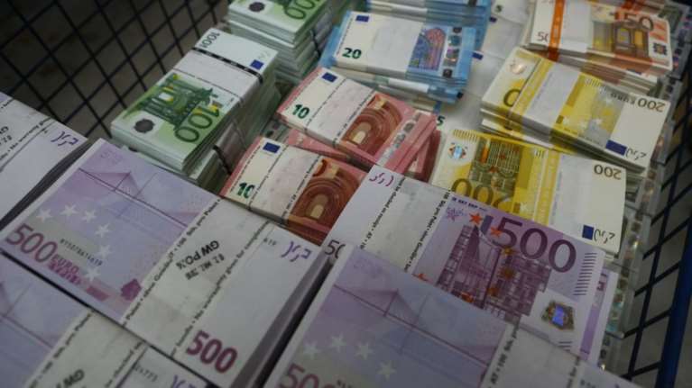 Έκθεση από το ΙΟΒΕ: Οι καταθέσεις των Ελλήνων στο εξωτερικό