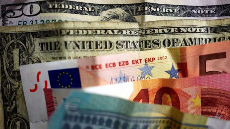 Διατηρούνται οι πιέσεις στα ομόλογα