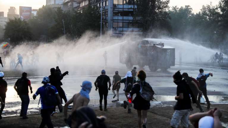 Χάους συνέχεια στη Χιλή - Στους 22 οι νεκροί (φωτό)