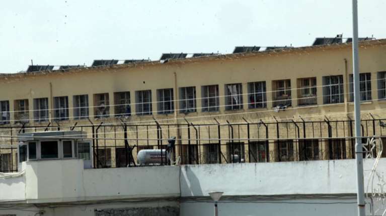 Νέα έρευνα στον Κορυδαλλό: Ναρκωτικά, μαχαίρι και κινητά