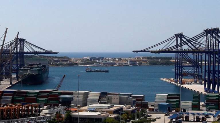 Πειραιάς: Τραυματισμός 58χρονου οδηγού φορτηγού στο λιμάνι κατά τη διαδικασία παράδοσης εμπορευματοκιβωτίου