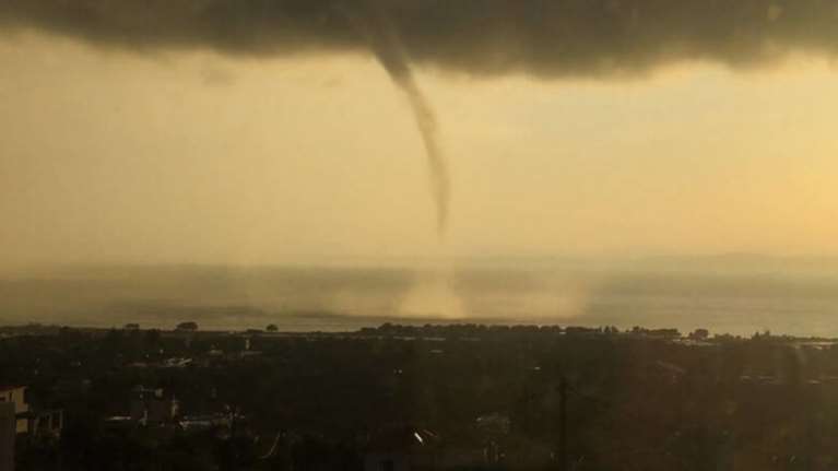 Υδροστρόβιλος στη Χίο: Ζημιές σε επιχειρήσεις και αυτοκίνητα-Βίντεο &amp; φωτο