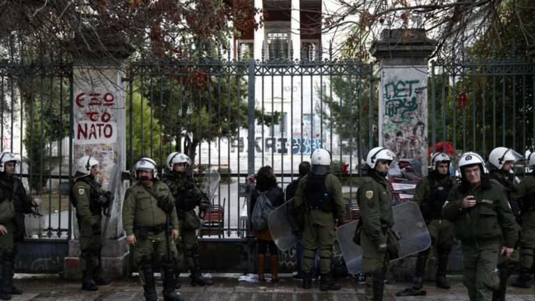 Πολυτεχνείο: Κλείνουν οι δρόμοι και οι σταθμοί του μετρό