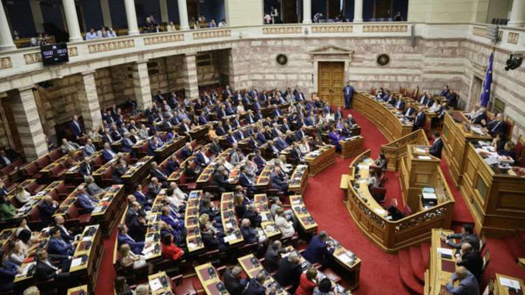 Σε τεταμένο κλίμα η συζήτηση για την συνταγματική αναθεώρηση