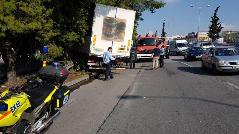 «Τρελό» φορτηγό νέκρωσε την εθνική στον Κηφισό