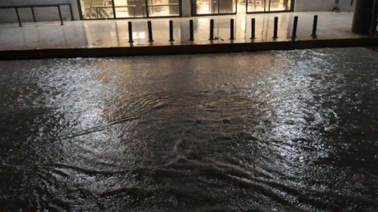 «Πνίγηκε» η Κρήτη: «Ποτάμια» οι δρόμοι της Ιεράπετρας