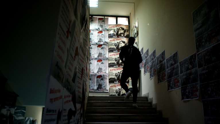 Δέκα μήνες στο φοιτητή που ασέλγησε στην πλάτη φοιτήτριας στο ΑΠΘ