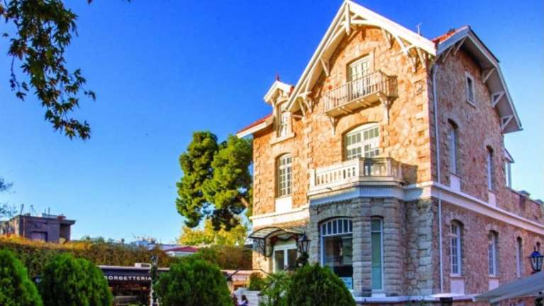 Ξεναγηθείτε στα επιβλητικά αρχοντικά της Κηφισιάς