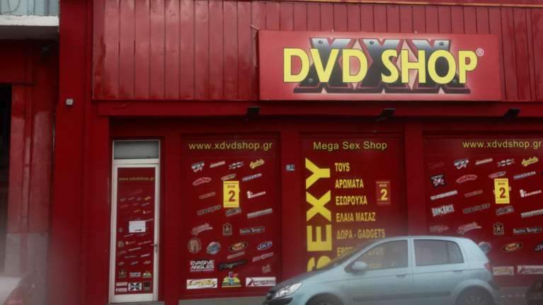 Ισχυρή έκρηξη σε sex shop στην Ιερά Οδό