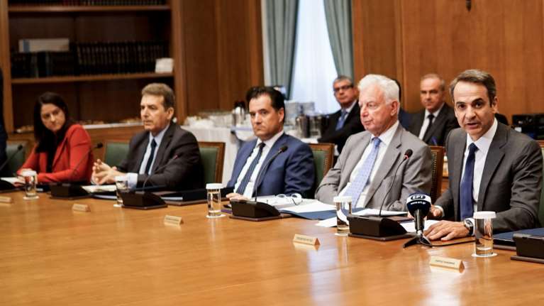 Σαρώνει στις δημοσκοπήσεις ο Μιχάλης Χρυσοχοϊδης