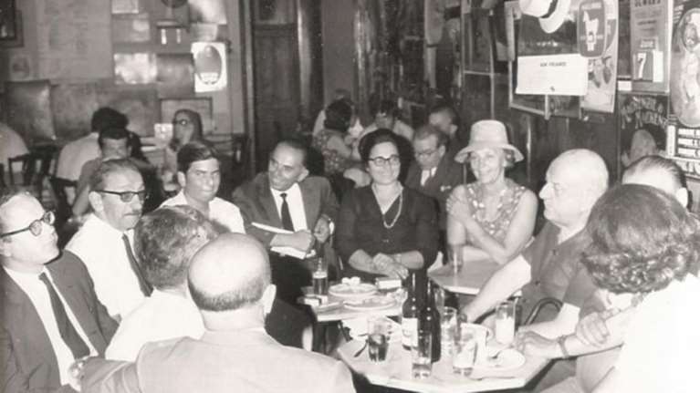 Απότσος: Γκαζοκεφτέδες, πολιτική, διανόηση σε μια ιστορία ενός αιώνα