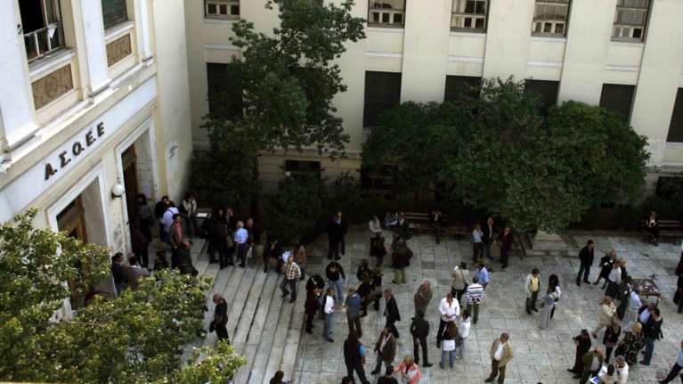 Εισβολή αντιεξουσιαστών και ξύλο σε συνέλευση στην ΑΣΟΕΕ