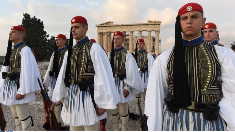 Λεβεντιά οι Εύζωνοι στην Ακρόπολη- Για την ημέρα των Ενόπλων Δυνάμεων