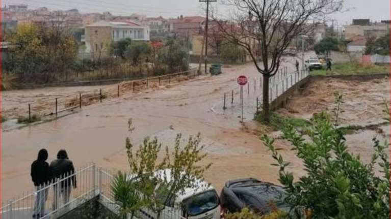 Θάσος: Πλημμύρισαν τα Λιμενάρια - Κλείνουν τα σχολεία (Video)