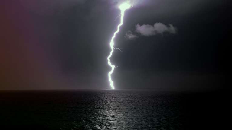 Μαγευτικό θέαμα οι κεραυνοί στο Αιγαίο από το Πλωμάρι Λέσβου