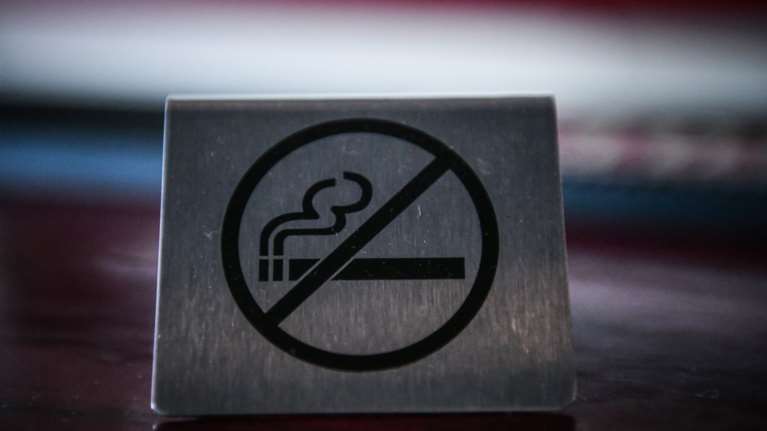 Αντικαπνιστικός: 1045 κλήσεις στο 1142 τις τρεις πρώτες μέρες