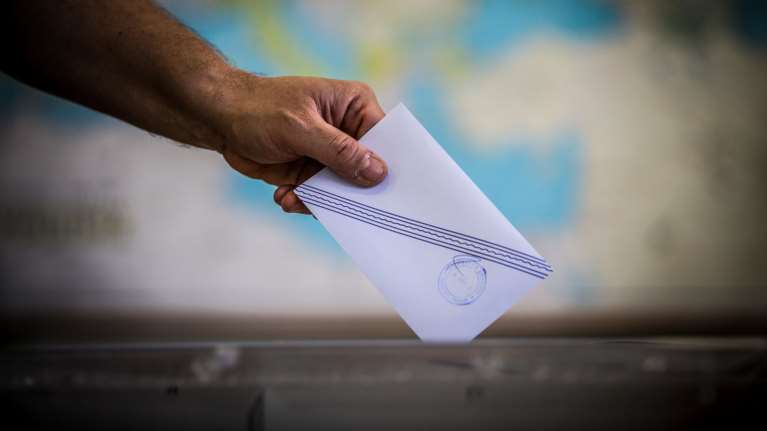 Δημοσκόπηση: Στις 16,3 μονάδες η διαφορά μεταξύ ΝΔ - ΣΥΡΙΖΑ