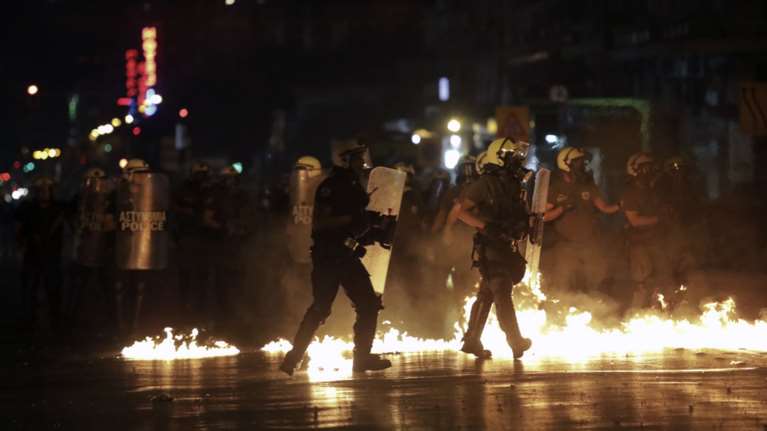 Θεσσαλονίκη: Μπαράζ επιθέσεων με μολότοφ με ορμητήριο το ΑΠΘ