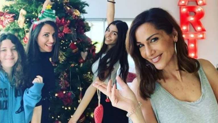 Δέσποινα Βανδή: Στολίζοντας το δέντρο παρέα με την κόρη της