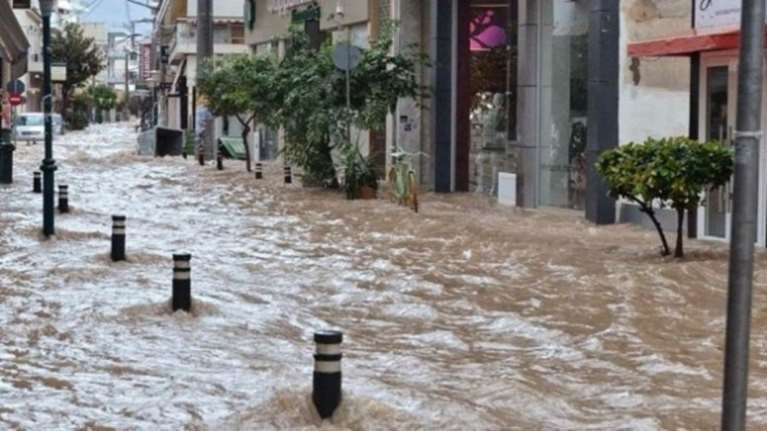 Σαρώνει ο "Γηρυόνης"-Διακοπή κυκλοφορίας στην Αθηνών-Κορίνθου