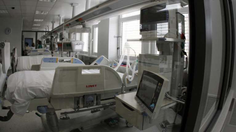 Καμπανάκι ΠΟΕΔΗΝ για κορονοϊό: Για να αντέξει το ΕΣΥ πρέπει να ενισχυθεί με κλίνες ΜΕΘ