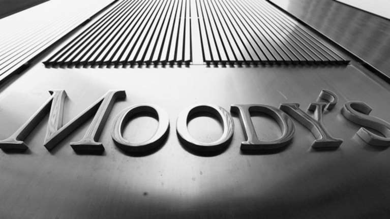 Moody’s: Το υψηλό δημόσιο χρέος 205,6% του ΑΕΠ αποτελεί τη βασική πρόκληση για την Ελλάδα