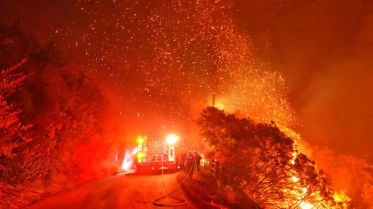 Πύρινη κόλαση στη Σάντα Μπάρμπαρα: Εκκενώνονται περιοχές
