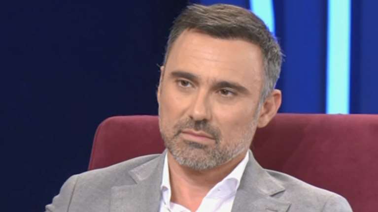 Ο Γιώργος Καπουτζίδης αποχαιρετά τον γάτο του: "Ο Παντελής, έφυγε. Ήσυχα. Ήταν μοναδικός!"