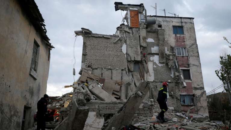 Αλβανία: Αγωνία στα συντρίμμια για τους επιζώντες - Mάχη με τον χρόνο