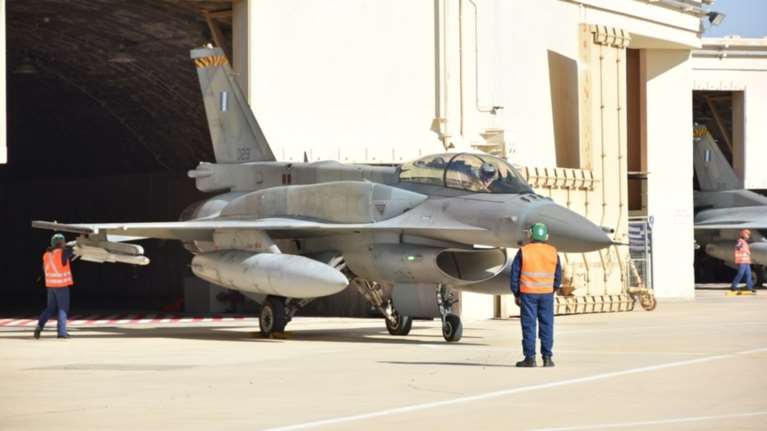 Στο υπουργικό συμβούλιο οι συμβάσεις για F-16, Mirage και υποβρύχια