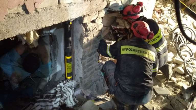 Δυρράχιο-Θουμάνι: Η δράση της ΕΜΑΚ στα ερείπια